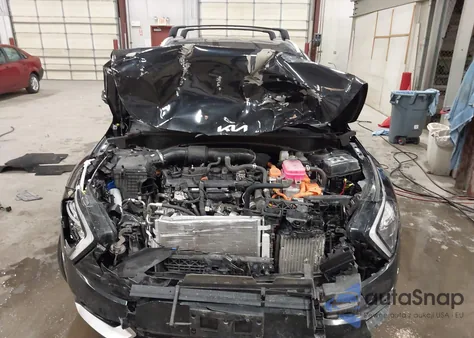 2023 Kia Sportage Hybrid Ex z USA, uszkodzony, nr VIN KNDPVCAG9P7098198